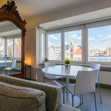 Modern With Free Parking Apartment *