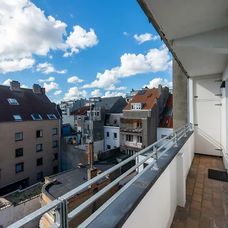 Modern With Free Parking Apartment